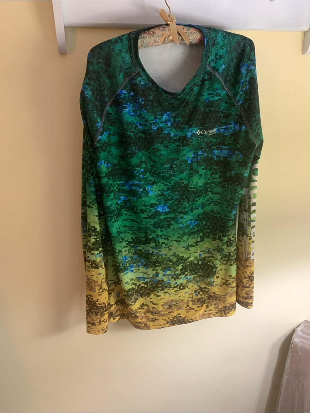 Columbia Women’s Long-Sleeve Pixel Gradient Performance Top — Green/Blue/Yellow